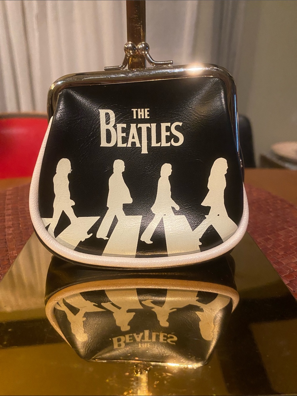 Beatles Abbey Road coin purse classic black and white with a kiss-lock clasp. - Picture 8 of 8